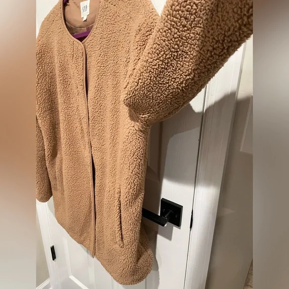 GAP Women’s Cozy Sherpa Collarless Jacket - Picture 5 of 11